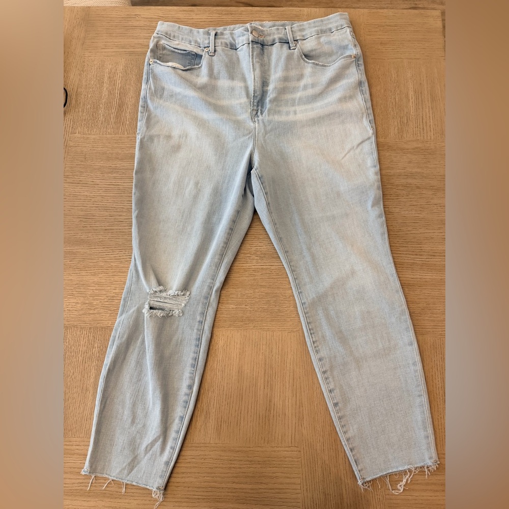 Good American Light Wash Distressed Jeans Size 18